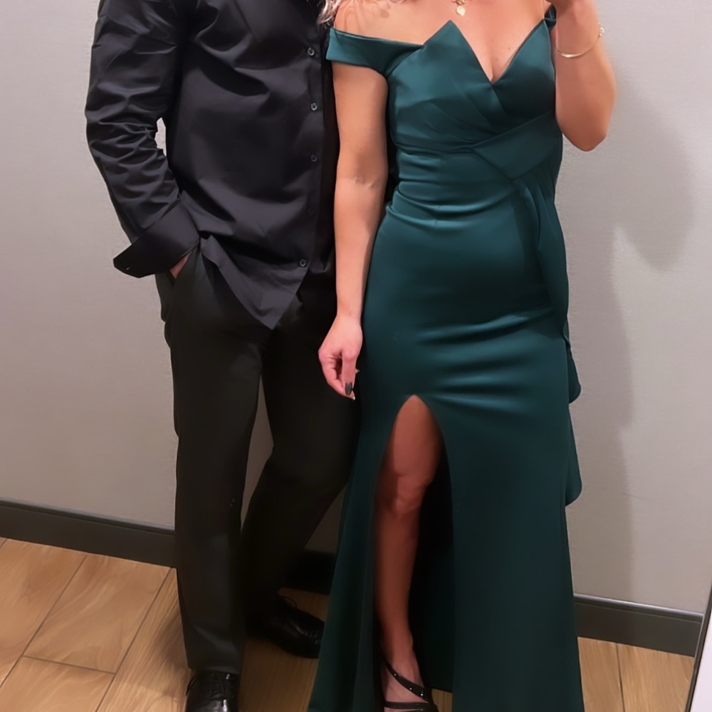 Elegant Emerald Off-Shoulder Dress